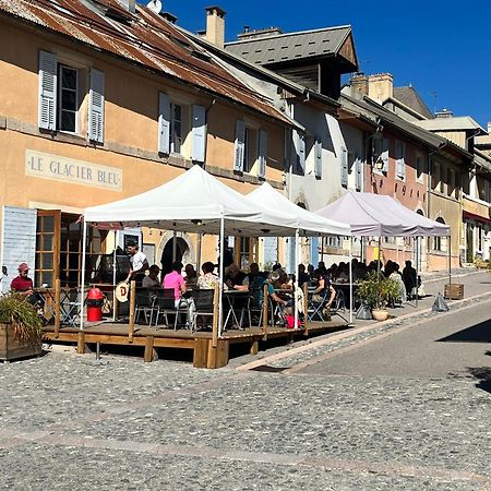 Auberge Le Glacier Bleu Mont-Dauphin Zewnętrze zdjęcie