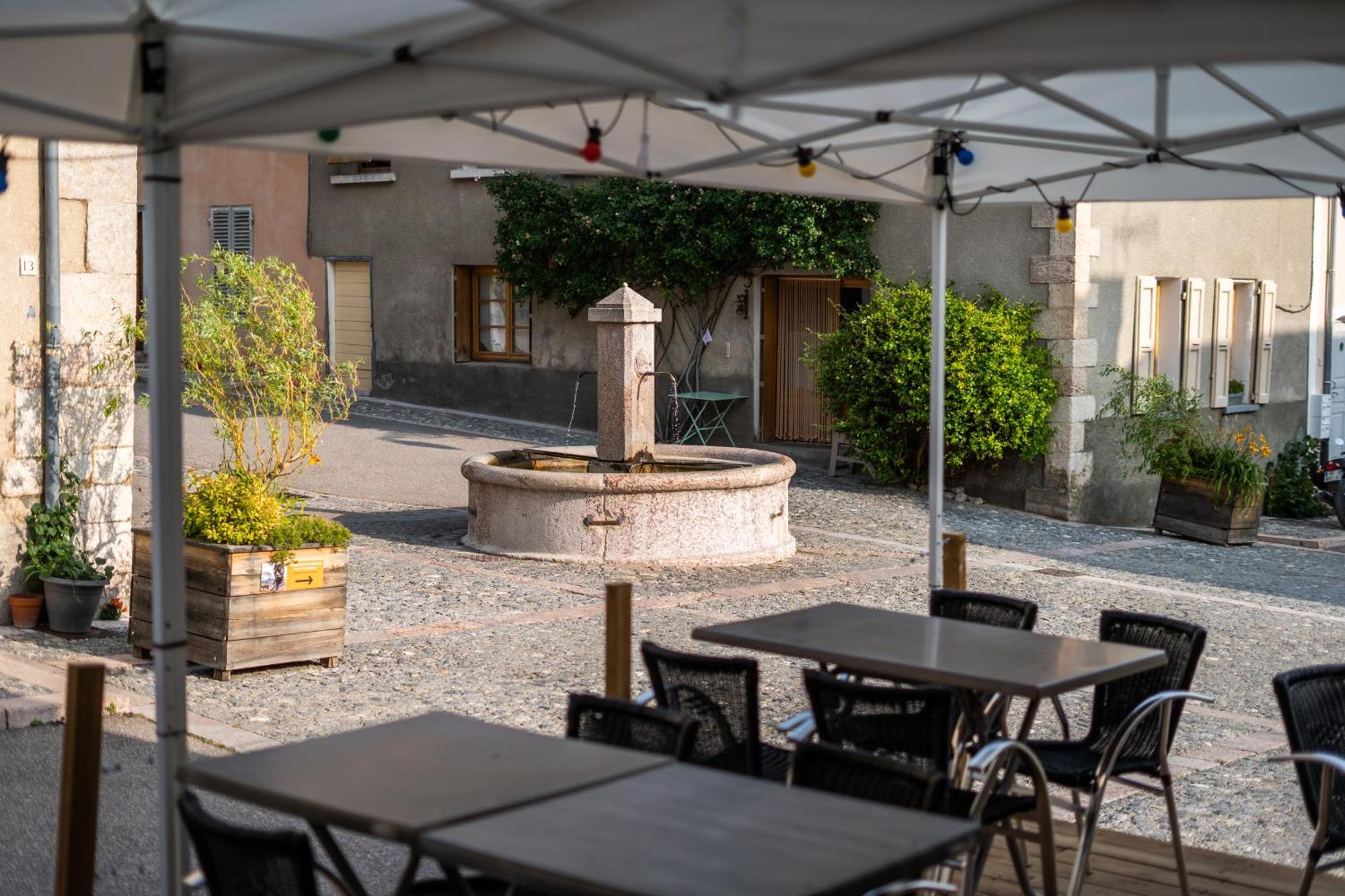 Auberge Le Glacier Bleu Mont-Dauphin Zewnętrze zdjęcie