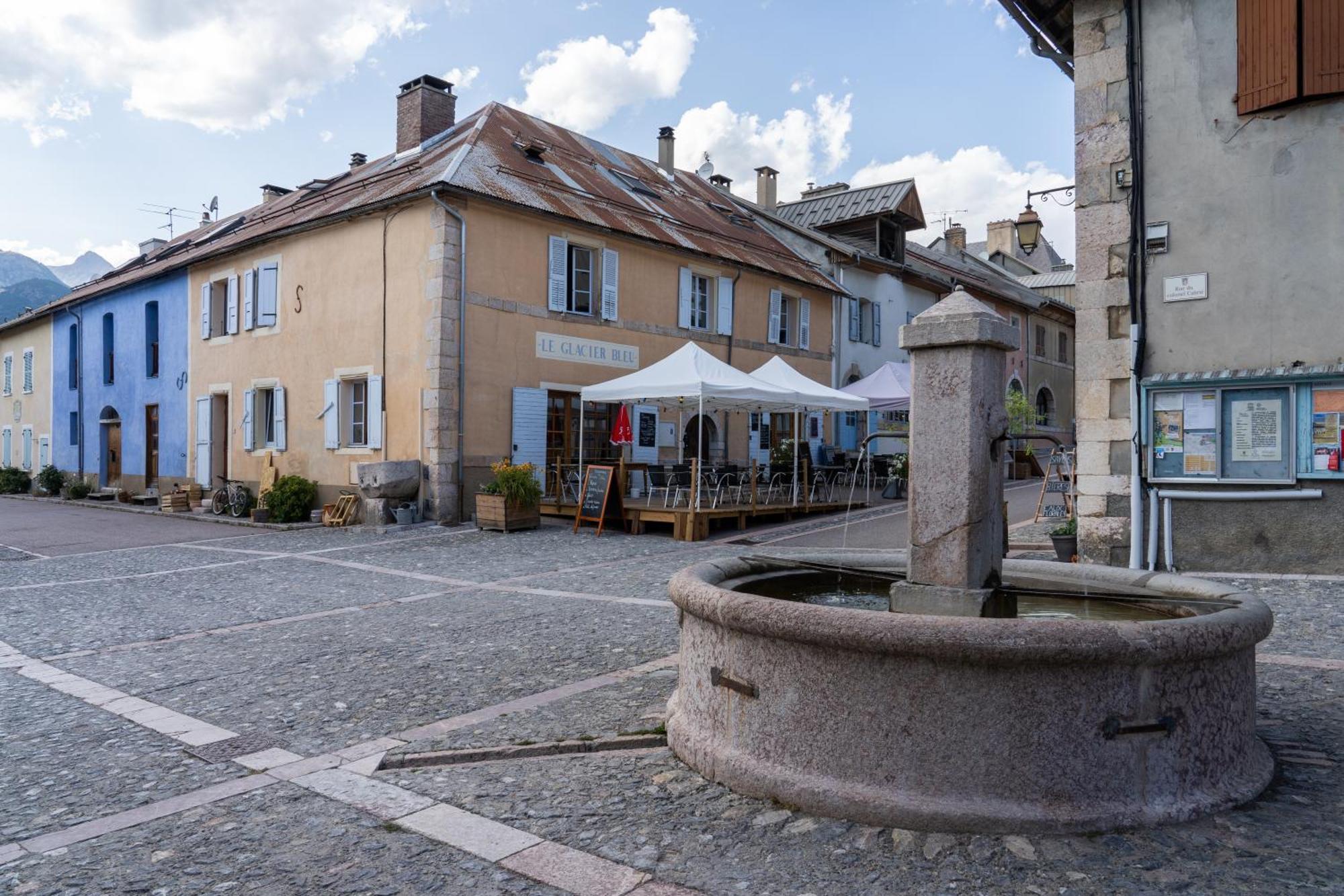 Auberge Le Glacier Bleu Mont-Dauphin Zewnętrze zdjęcie