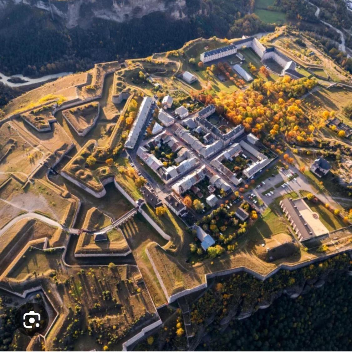 Auberge Le Glacier Bleu Mont-Dauphin Zewnętrze zdjęcie